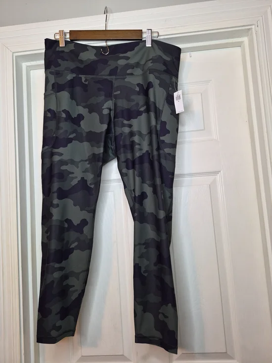 Old Navy Camo Leggings in Olive Green and Black 2x - Picture 1 of 11